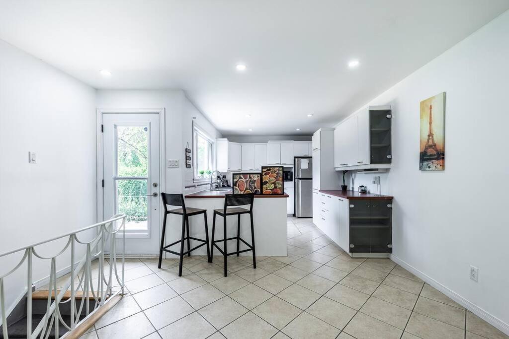 Spacious 4Br House Close To Dt Apartamento Brossard Exterior foto