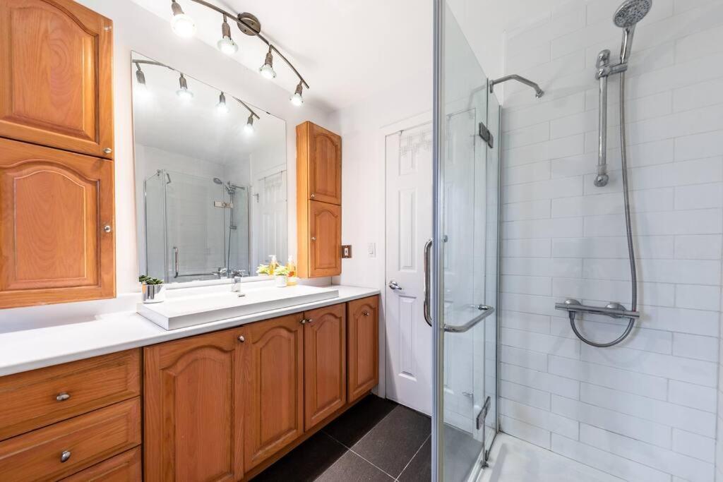 Spacious 4Br House Close To Dt Apartamento Brossard Exterior foto